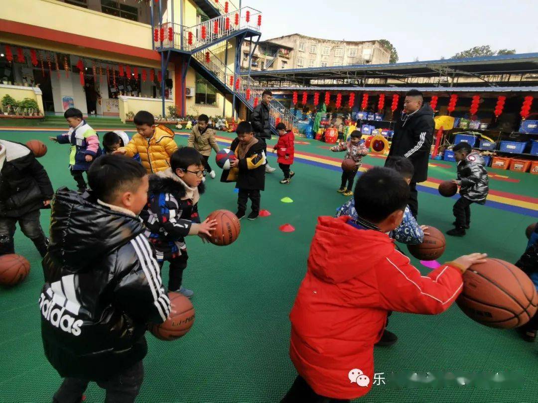 一个篮球玩法幼儿园的探索之旅 一个篮球玩法幼儿园的探索之旅