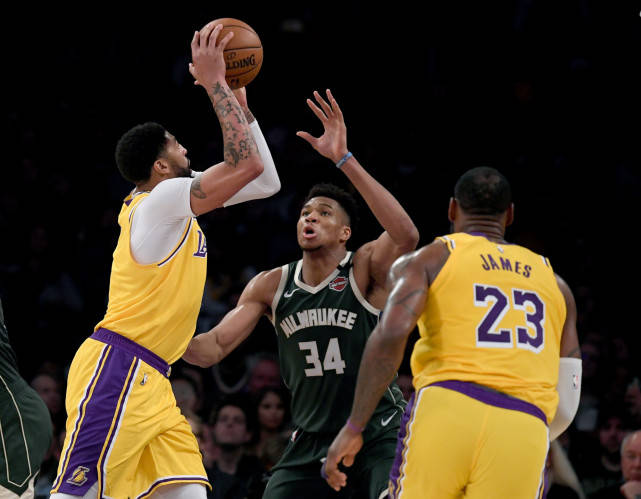 nba雄鹿vs湖人 NBA雄鹿VS湖人，激战正酣